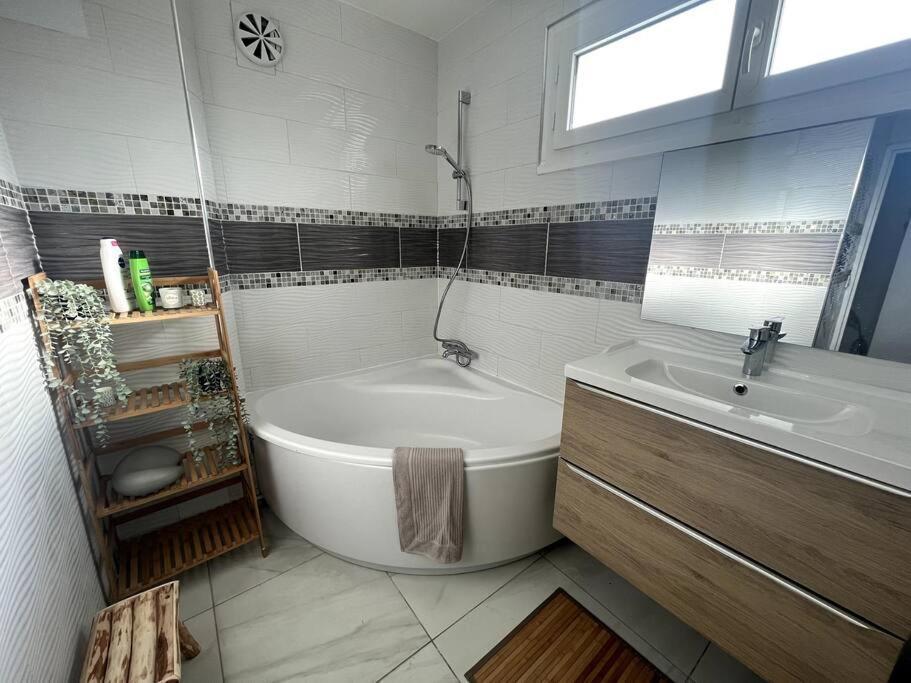 Hana Home Mantes-La-Jolie 6 Personnes Parking Public Gratuit Business&Family Exteriör bild